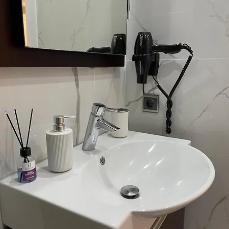 Large Full Close To Istanbul Airport Διαμέρισμα